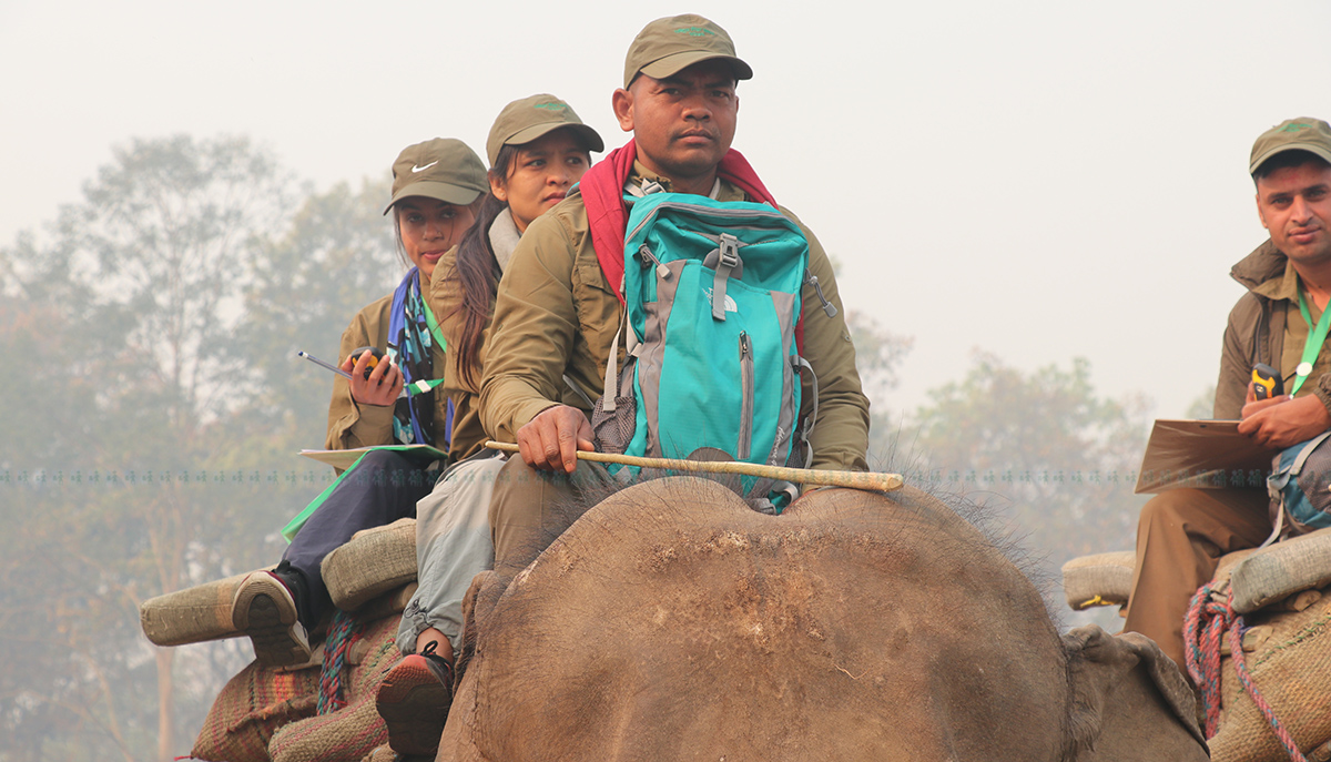 रेञ्जर किना केसी र इन्टर्न आरती।